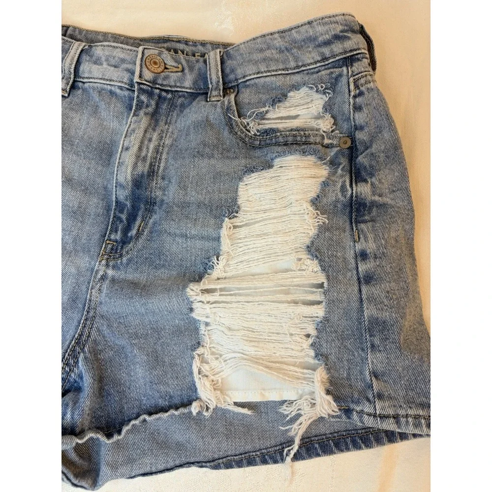 American Eagle Women's Cut Off Denim Shorts Size 6 Distressed Light Wash
